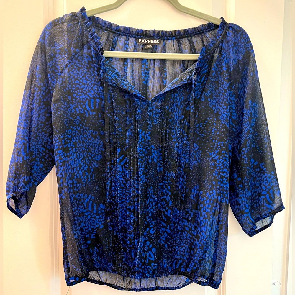 Express blouse, fit like a small